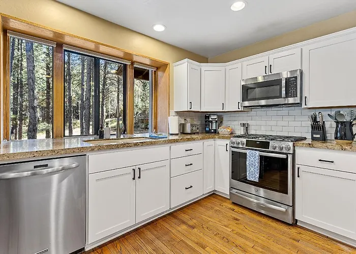 Sensational Burning Tree 4 Bed 3 Bath Retreat In The Country Club *