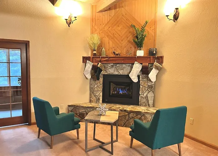 Сasa de vacaciones Sensational Burning Tree 4 Bed 3 Bath Retreat In The Country Club