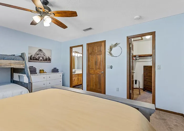 Sensational Burning Tree 4 Bed 3 Bath Retreat In The Country Club *