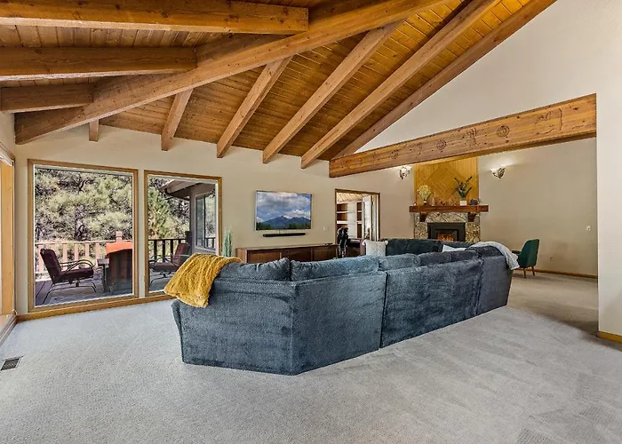 Сasa de vacaciones Sensational Burning Tree 4 Bed 3 Bath Retreat In The Country Club