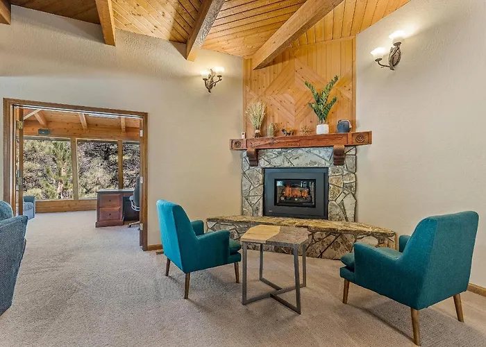 Sensational Burning Tree 4 Bed 3 Bath Retreat In The Country Club