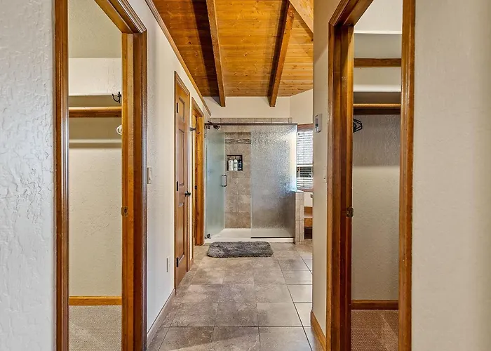 Sensational Burning Tree 4 Bed 3 Bath Retreat In The Country Club