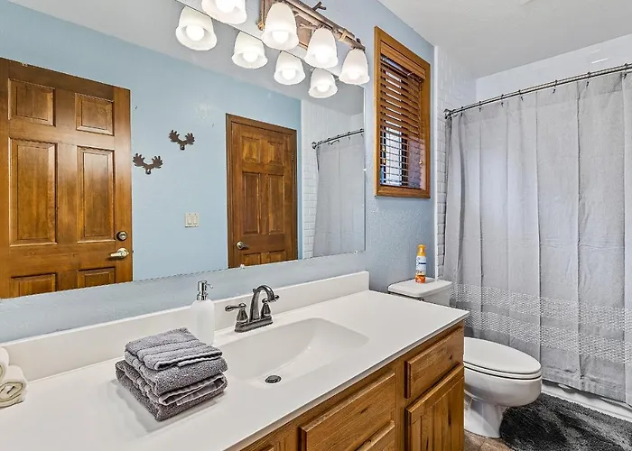 Sensational Burning Tree 4 Bed 3 Bath Retreat In The Country Club *