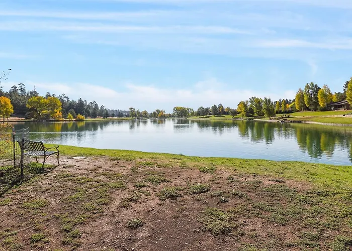 Sensational Burning Tree 4 Bed 3 Bath Retreat In The Country Club Сasa de vacaciones *